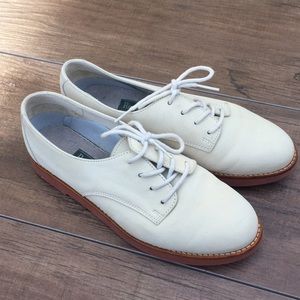 Women’s size 5 Rockport casual shoe